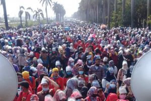 Tolak Omnibus Law Ribuan Buruh di Tangerang Mogok Kerja