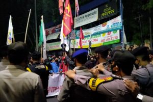 Melebihi Jam, Polisi Bubarkan Aksi Demo Mahasiswa di Serang
