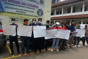 Warga Kali Baru Pakuhaji Geruduk PN Tangerang
