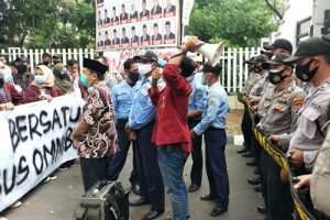 Polda Banten Amankan Aksi Damai di DPRD Secara Humanis