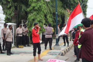 Lima Tuntutan GMNI saat Unjuk Rasa depan Pemkot Cilegon