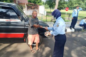 LPKA Kelas I Tangerang Bagikan Masker dan Vitamin ke Masyarakat