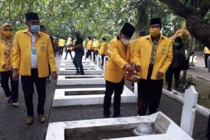 HUT Ke-56 Golkar Kota Tangerang Tabur Bunga di TMP
