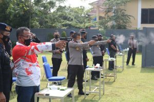 Kapolda Banten Latihan Menembak Bareng Obvitnas dan Obvitter