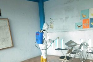Brimob Banten Semprotkan Disinfektan ke Perumahan dan Sekolah