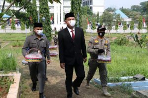 Hari Pahlawan, Wakil Bupati Tangerang Tabur Bunga di TMP