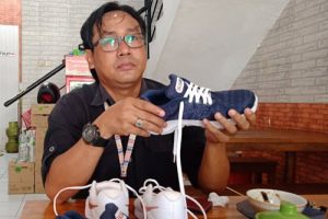 Ketua APTA Luncurkan Sepatu IKILOH