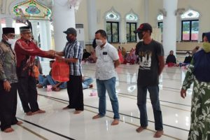 Kesbangpol Bagikan Sembako ke Korban Konflik di Aceh