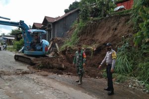 Kapolsek Mancak Perintahkan Bhabinkamtibmas Monitor Kejadian Bencana Alam