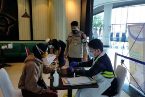 Biddokes Polda Banten Rapid Test Ab dan Ag Bagi Penumpang Kapal di Dermaga Merak