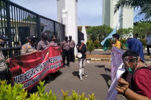 Aksi Unras Kumala, Polres Serang Kota Terjunkan Puluhun Personel