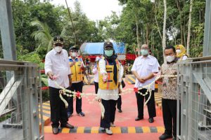 Wabup Serang Resmikan Jembatan Gantung di Petir