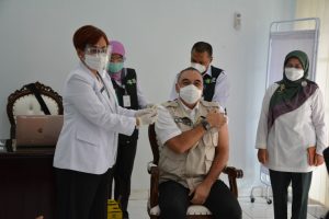 Bupati Tangerang dan Pimpinan Daerah di Banten Divaksin Covid-19