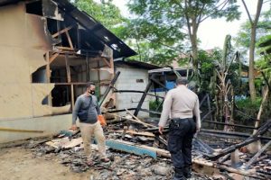 Kapolsek Rangkasbitung Beri Bantuan Ponpes Kebakaran
