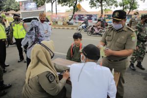 Hari Pertama Pelaksanaan PPKM di Kota Tangerang Warga Paham
