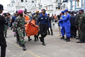 KN Alugara dan KRI Tenggiri Bawa Body Remain