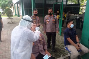 Bidhumas Polda Banten Lakukan Pemeriksaan Swab Antigen