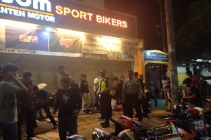 Polres Serang Kota Bubarkan Massa Berkerumun