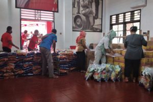 Ananta Wahana Sebar Sembako ke PAC PDIP di Tangerang