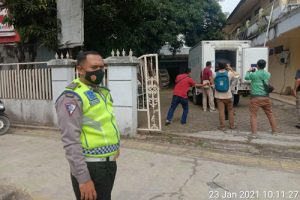 Polres Cilegon Kawal Pengambilan Vaksi dari Gudang Farmasi Provinsi Ke Cilegon