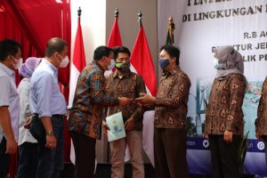 Sekda Kabupaten Tangerang dampingi Dirjen Kementerian ATR/BPN Serahkan Sertifikat PTSL dan Aset BMN