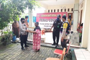Polsek Neglasari Beri Bantuan ke Warga Kelurahan Karang Anyar