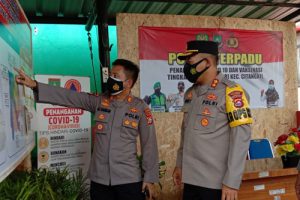 Kapolres Cilegon Tinjau Posko PPKM di Kebon Sari