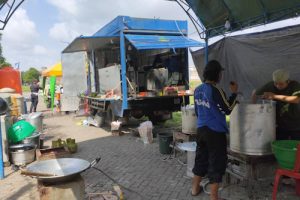 Dinsos Kirim Sembako dan Dirikan Dapur Umum Bantu Korban Banjir di Pasar Kemis