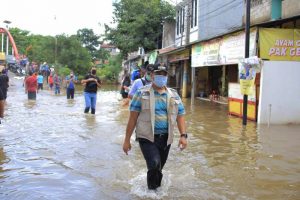 Wali Kota Tangerang Pantau Banjir, Berharap Campur Tangan Pusat