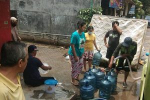 Pemkot Tangerang Distribusikan Air Bersih