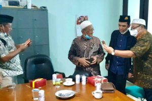 Salaman dengan Kiai Khos NU, UAS Ngalap Barokah