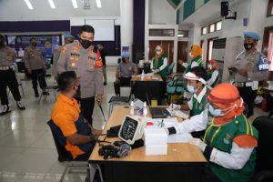 Kapolresta Tangerang Tinjau Vaksinasi Hari Kedua