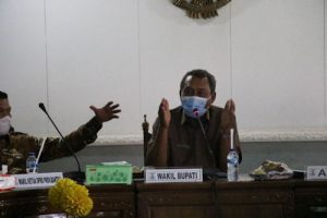 Wabup Serang Bicara Sampah ke Anggota DPRD Banten