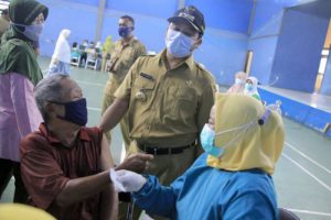 Lansia di Kota Tangerang Divaksin Covid-19
