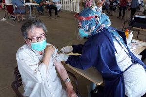 Pedagang di Pasar Modern dan Tradisional Kabupaten Tangerang Divaksin Covid-19