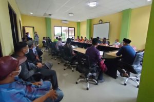 Protes Kades, Warga Perum Griya Artha Sepatan Datangi Kantor Kecamatan Sukadiri