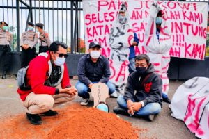 Aksi di DPR Warga Kota Tangerang Minta Penyelesaian Gusuran Proyek Nasional JORR JKC