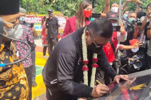 Hasto Kristiyanto Resmikan Patung Soekarno di Padepokan Kebangsaan Karang Tumaritis