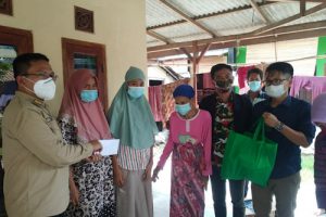 Muspika Mekar Baru Bantu Warga Penderita Tumor Ganas
