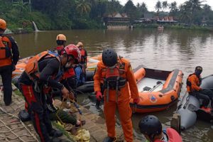 SAR Gabungan Cari TO Polisi yang Nyebur Ke Danau Setu