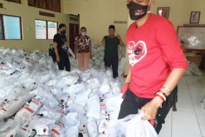 Ananta Wahana Bagikan Ribuan Paket Lebaran Ke DPC PDI Perjuangan dan Masyarakat