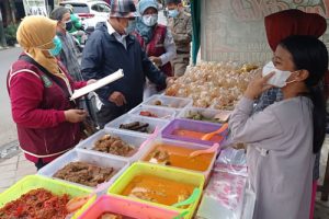 Jajanan Takjil di Kota Tangerang Dicek Kualitasnya