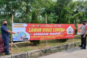 Polda Banten Pasang Ratusan Spanduk Larangan Mudik