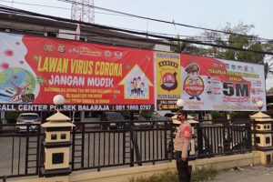 Polresta Tangerang Pasang Ratusan Spanduk Larangan Mudik