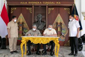Kemenhan Terima Bantuan Untuk Keluarga Korban KRI Nanggala 402