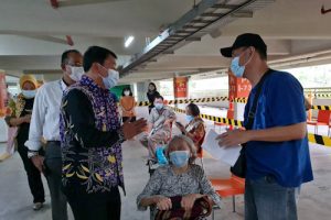 Ratusan Lansia Divaksin Covid-19 di Lippo Karawaci