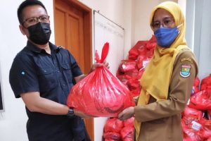 Jelang Lebaran, Citra Raya Bagikan Ribuan Paket Sembako