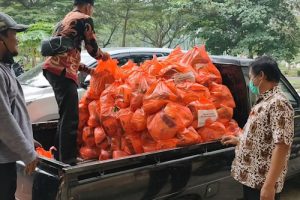 Pemkab Tangerang Berikan Sembako Ke Pedagang dan Juru Parkir Lokasi Wisata