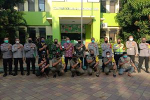 Kombes Pol Dewogono Sambangi Kelurahan Cimone Jaya Pantau Operasi Prokes