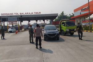 Pos Penyekatan PPKM Darurat di GT Balaraja Timur Periksa Puluhan Kendaraan
